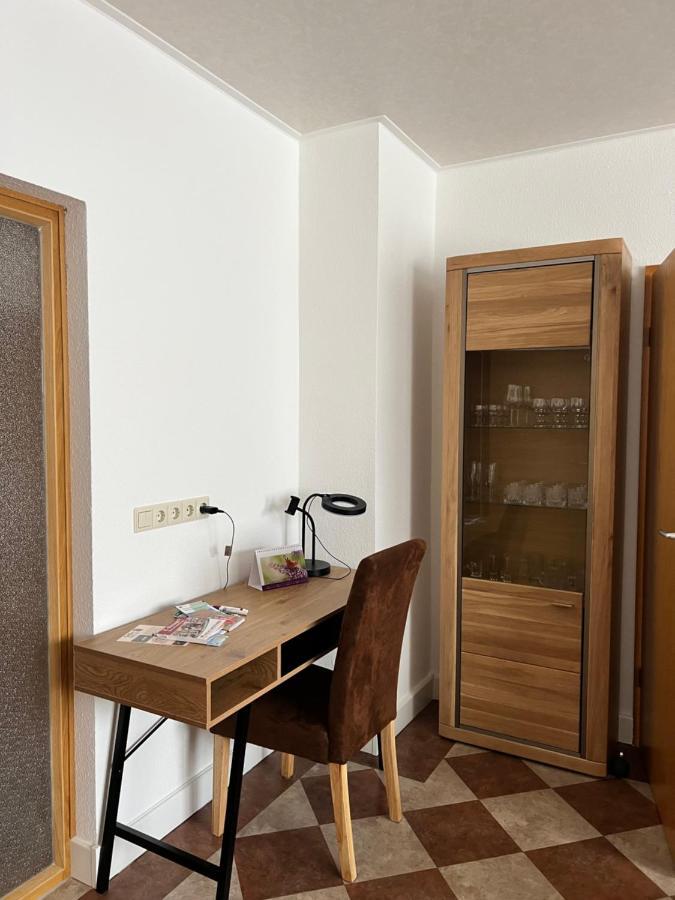 Sehr Schoene Wohnung,Komplett Neu Eingerichtet Limabach - Oberfrohna Buitenkant foto