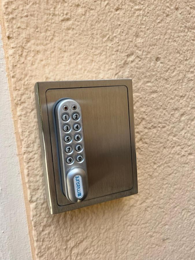 Sehr Schoene Wohnung,Komplett Neu Eingerichtet Limabach - Oberfrohna Buitenkant foto